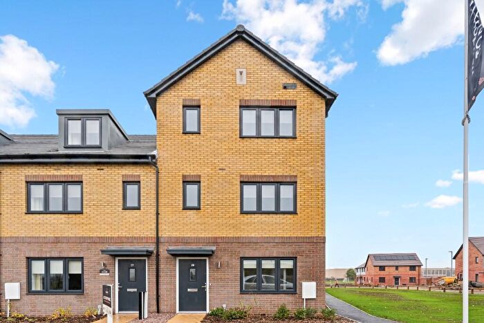 4 Bedroom End Of Terrace House To Rent In Shetland Drive, Milton Keynes, Buckinghamshire, MK8