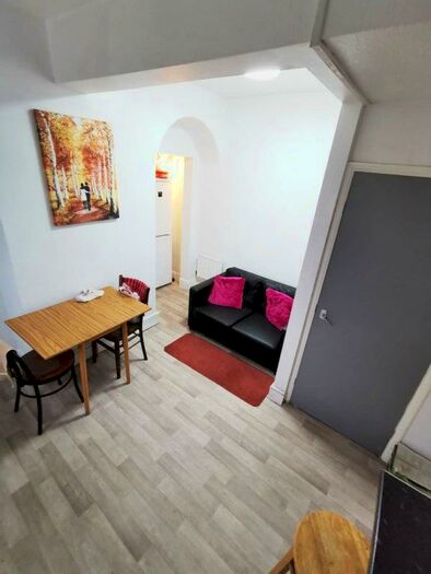 4 Bedroom Apartment To Rent In Holberry Close, Sheffield, S10