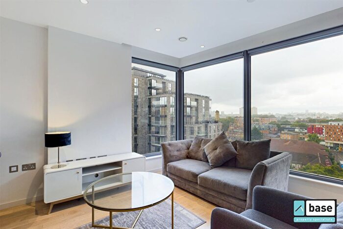 3 Bedroom Flat To Rent In Onyx Building, Camley Street, Kings Cross, N1C