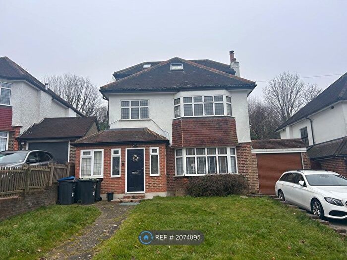 5 Bedroom Detached House To Rent In Byron Avenue, Cousldon, CR5