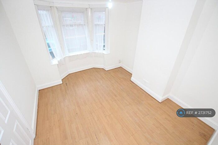3 Bedroom Terraced House To Rent In Luton High Street, Chatham, ME5