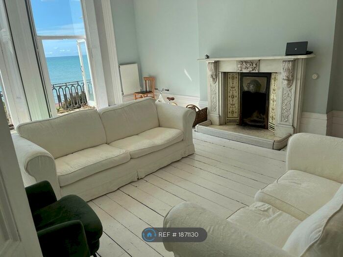 2 Bedroom Flat To Rent In Marina, Saint Leonard On Sea, TN38