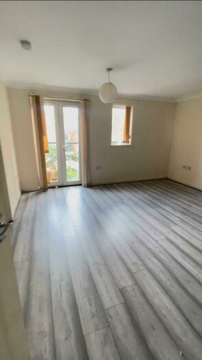 2 Bedroom Flat To Rent In Ilford, IG2