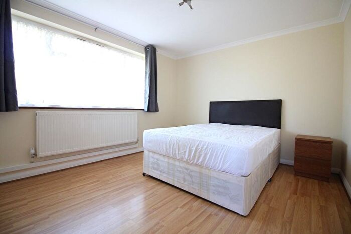 2 Bedroom Flat To Rent In Ravenswood Gardens, Isleworth, TW7