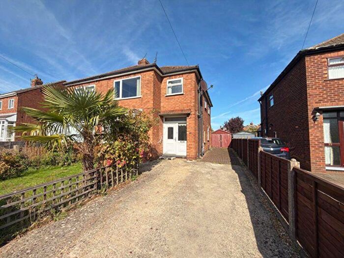 3 Bedroom Semi-Detached House For Sale In Westerdale Road, Scunthorpe, DN16