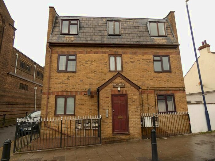 1 Bedroom Flat To Rent In The Hill, Northfleet, Gravesend, DA11