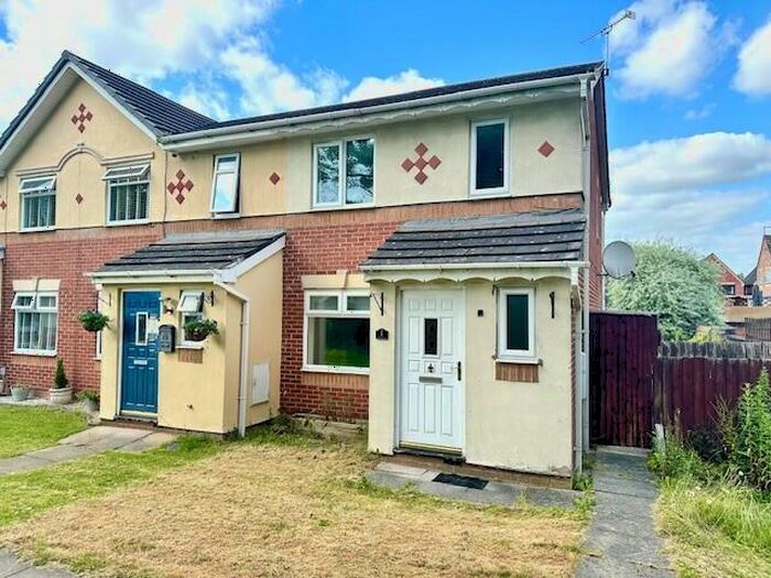 3 Bedroom End Of Terrace House To Rent In Monarch Close, CW2