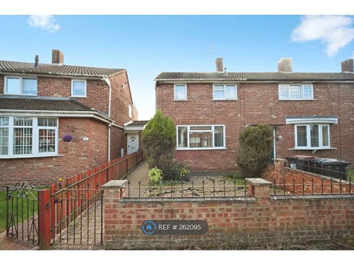 2 Bedroom End Of Terrace House To Rent In Briar Close, Luton, LU2