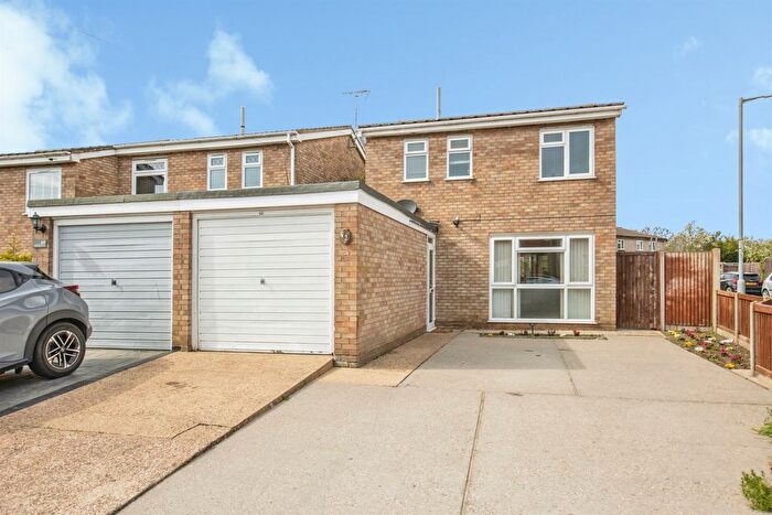 3 Bedroom Link Detached House For Sale In Springfield Lane, Ipswich, IP1