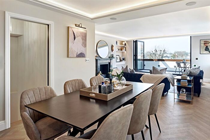 3 Bedroom Flat For Sale In Cavaye Place, Chelsea, SW10