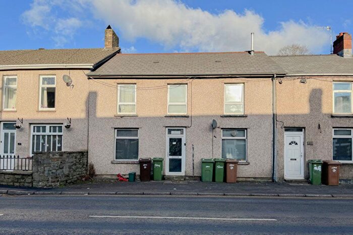 3 Bedroom Flat To Rent In Flat Commercial Street, Risca, NP11