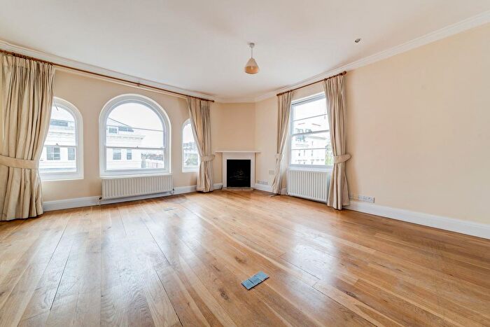 3 Bedroom Flat To Rent In St. Georges Drive, London, SW1V