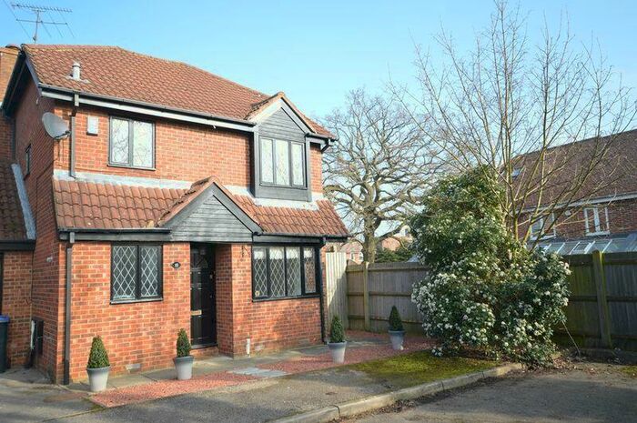 3 Bedroom Detached House To Rent In Bell Close Beaconsfield, HP9