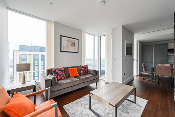 3 Bedroom Flat To Rent In Maine Tower, , Canary Wharf, London, E14