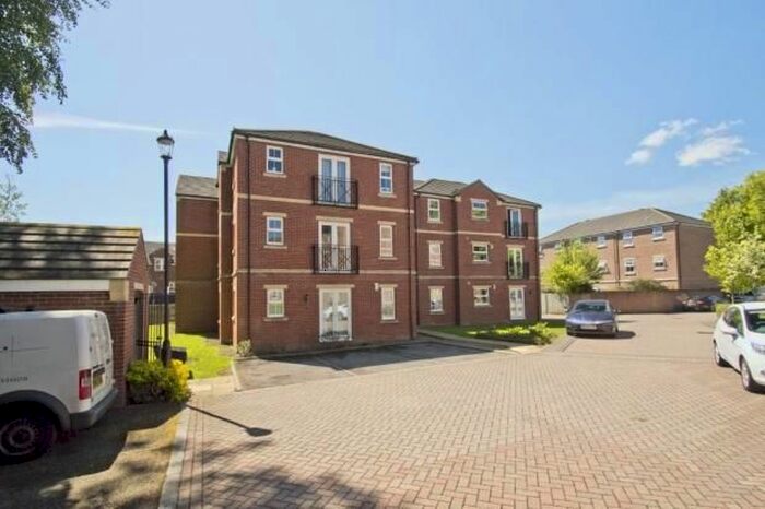 2 Bedroom Flat To Rent In Lawson Wood Drive, Meanwood, Leeds, LS6