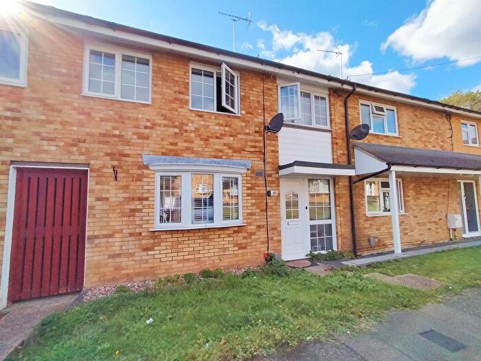 3 Bedroom Terraced House For Sale In Featherston Road, Stevenage, SG2