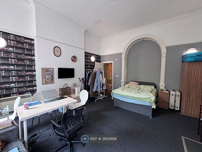 Studio To Rent In Berkeley Square, Bristol, BS8 - Photo 2