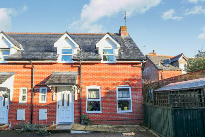 2 Bedroom House To Rent In Station Road, Liss, GU33