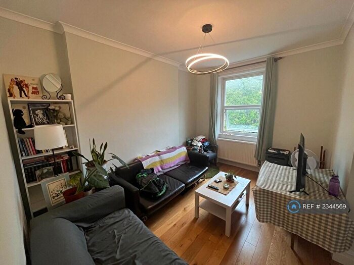 2 Bedroom Flat To Rent In Chichele Road, London, NW2