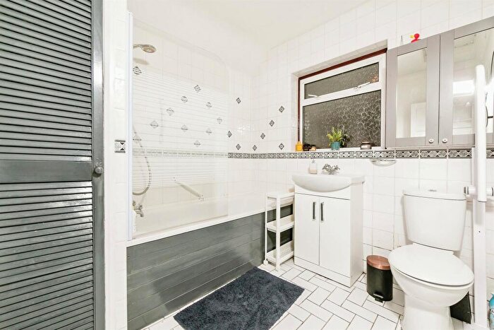 2 Bedroom Semi-Detached House For Sale In Oatlands Road, Shinfield, Reading, RG2