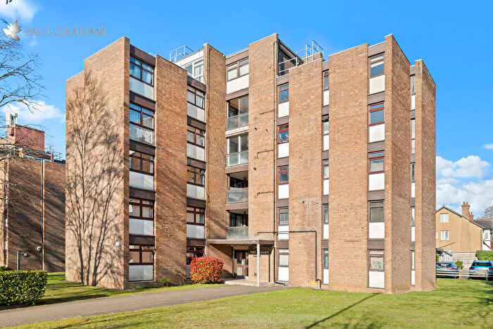 2 Bedroom Flat For Sale In Woodcote Road, Wallington, SM6