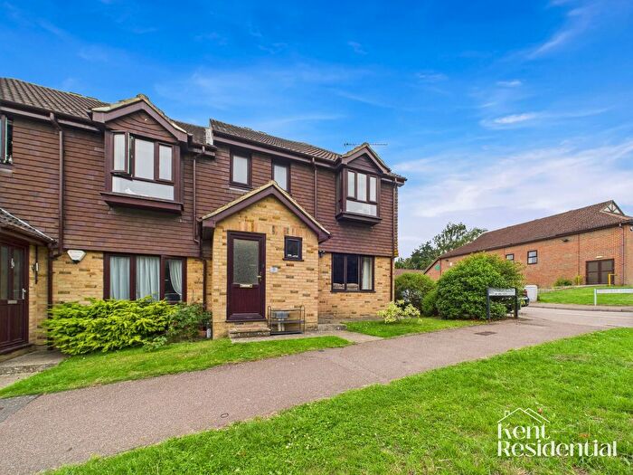 2 Bedroom Flat To Rent In Penhurst Close, Weavering, ME14