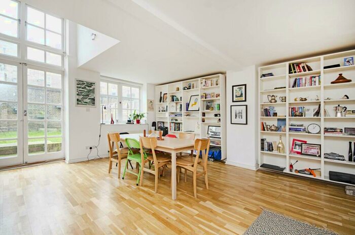 2 Bedroom Flat To Rent In Rutland Road, Victoria Park, London, E9