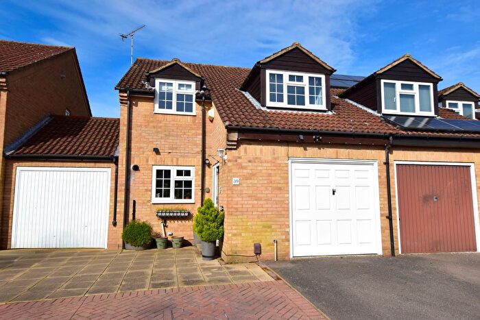 4 Bedroom Semi Detached House For Sale In Margaret Close, Abbots Langley, WD5