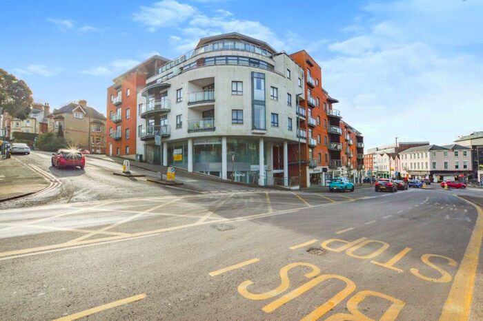 2 Bedroom Flat To Rent In Trinity Gate, Epsom Road, Guildford, Surrey, GU1