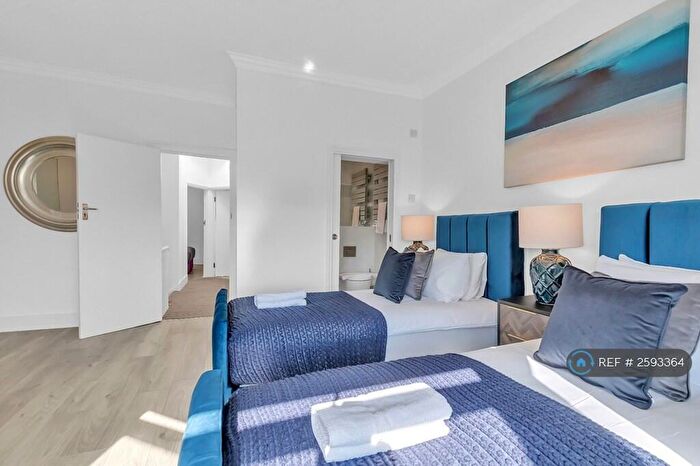 3 Bedroom Flat To Rent In Clarence Square, Brighton, BN1