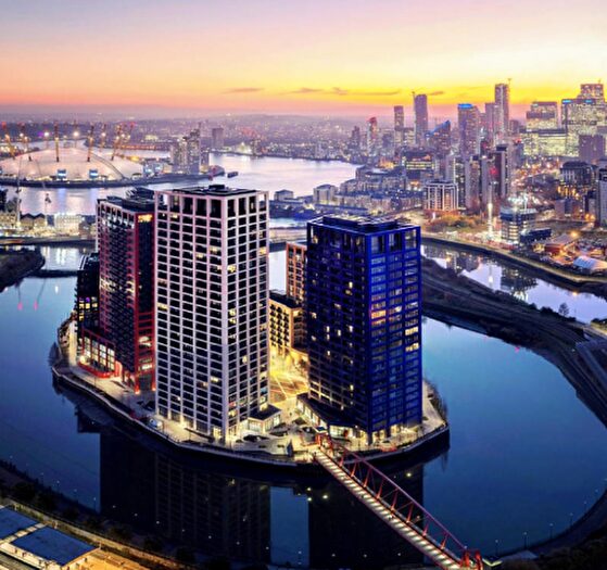 Flat To Rent In Lookout Lane, London, E14