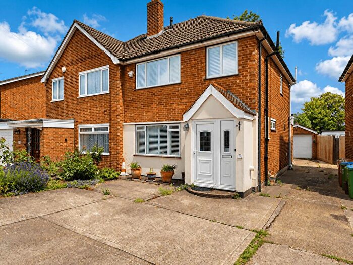 3 Bedroom Semi-Detached House For Sale In Long Lane, Bexleyheath, DA7