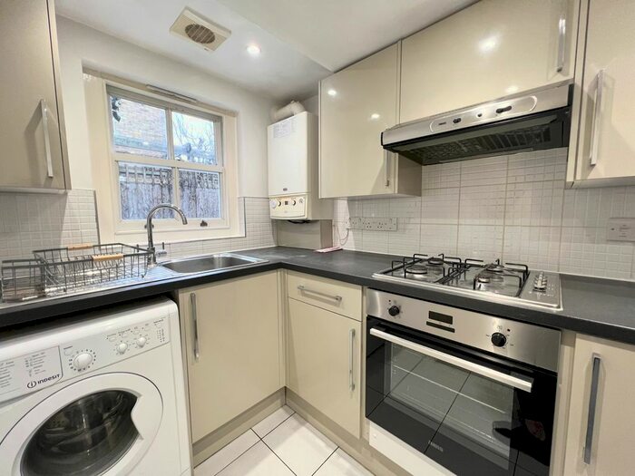 2 Bedroom Flat To Rent In Jocelyn Road, Richmond, TW9