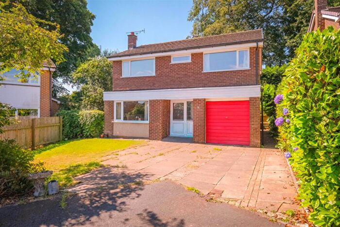 4 Bedroom Detached House For Sale In Longroyde Close, Brighouse, HD6