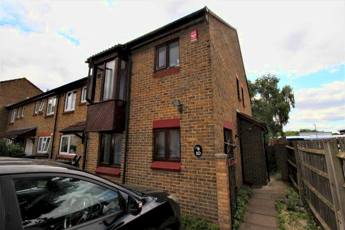 3 Bedroom Semi-Detached House To Rent In School Lane, Egham, Surrey, TW20