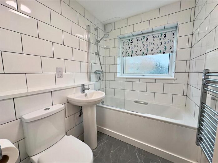 1 Bedroom Flat To Rent In Lake Drive, Peacehaven, BN10