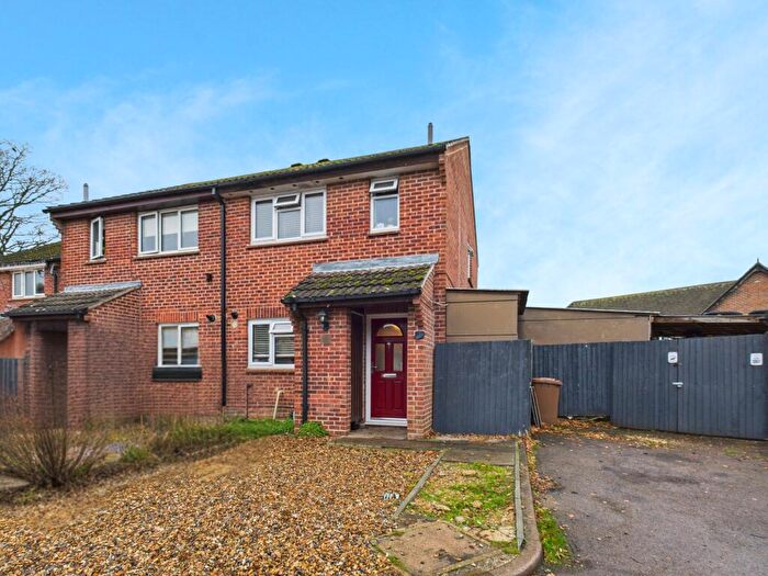 3 Bedroom End Of Terrace House For Sale In Stratfield Avenue, Tadley, RG26