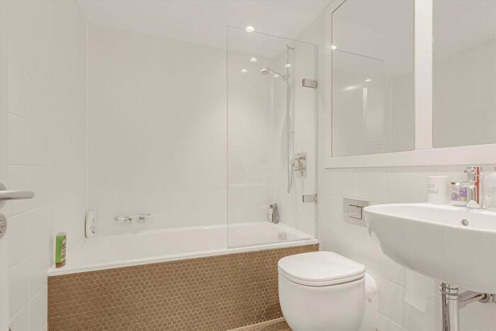 2 Bedroom Flat To Rent In Bridgewater Square, Barbican, EC2Y