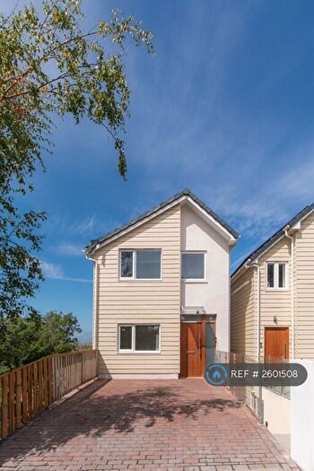 4 Bedroom Detached House To Rent In Bevendean Road, Brighton, BN2