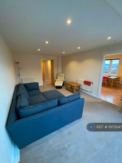 2 Bedroom Flat To Rent In Vellacott Close, Cardiff, CF10