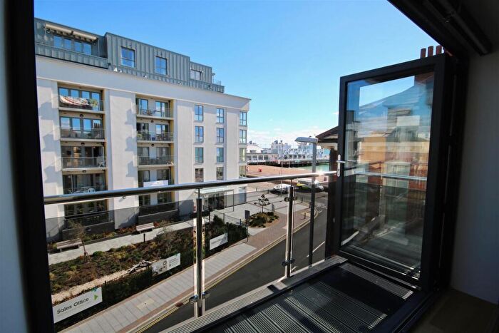 2 Bedroom Flat To Rent In Pier View Apartments, Clarendon Road, Southsea, PO4