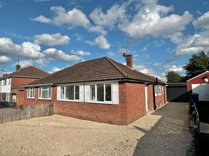 2 Bedroom Semi-Detached Bungalow To Rent In Ruscote, Banbury, OX16
