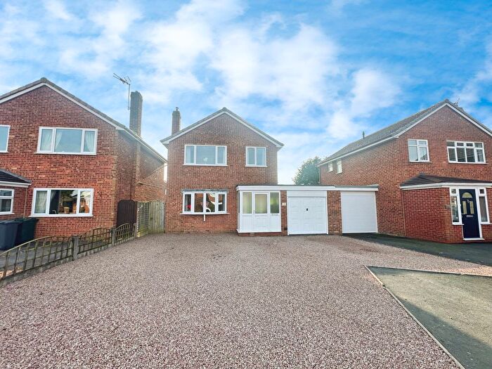 3 Bedroom Link Detached House For Sale In Yew Tree Grove, Highley, Bridgnorth, WV16