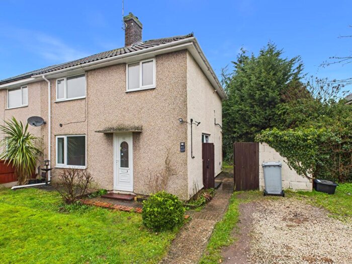 3 Bedroom Semi-Detached House For Sale In Dove Croft, New Ollerton, Newark, NG22