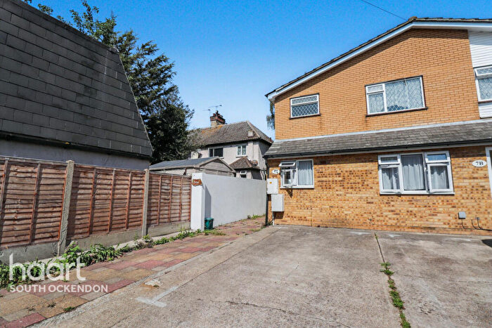 2 Bedroom Maisonette For Sale In High Street, Aveley, RM15
