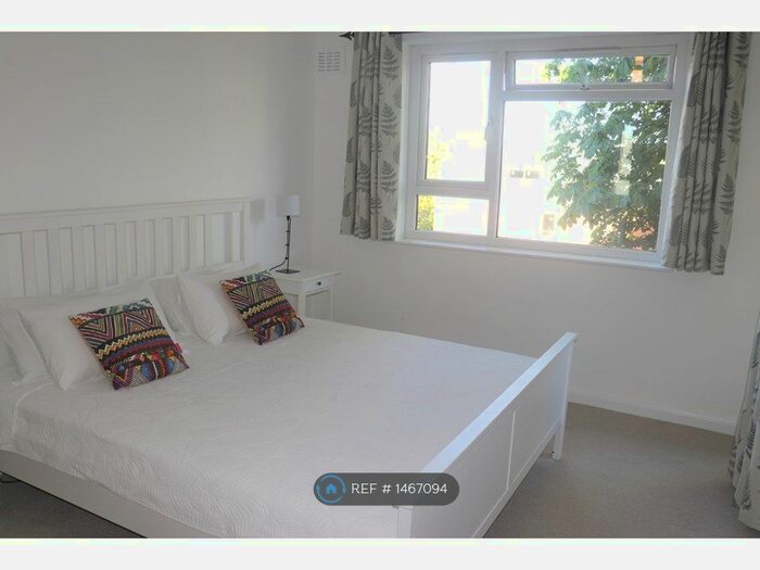 2 Bedroom Flat To Rent In Peter's Court, London, SW4