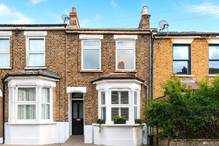 2 Bedroom Flat For Sale In Milton Road, Walthamstow, London, E17