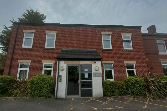 2 Bedroom Flat To Rent In Roxborough Court, Brookdale Avenue, Wakefield, WF5