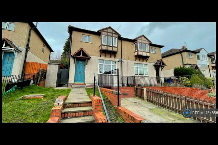 3 Bedroom Semi-Detached House To Rent In Brent St, Burnley, BB10