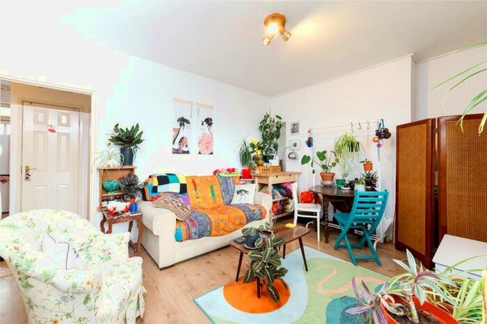 2 Bedroom Apartment To Rent In Harrowgate Road, South Hackney, London, E9